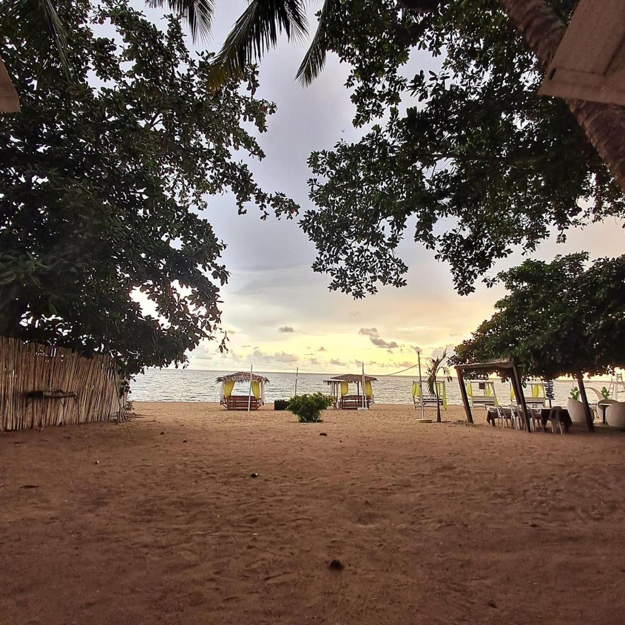 Brazaville Beach Resort Hinoba-an Extérieur photo